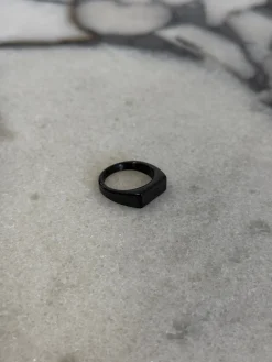 Classic Signet Ring Black