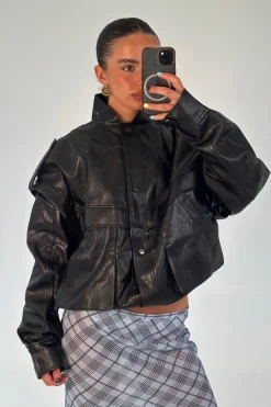 Madame Bomber Onyx